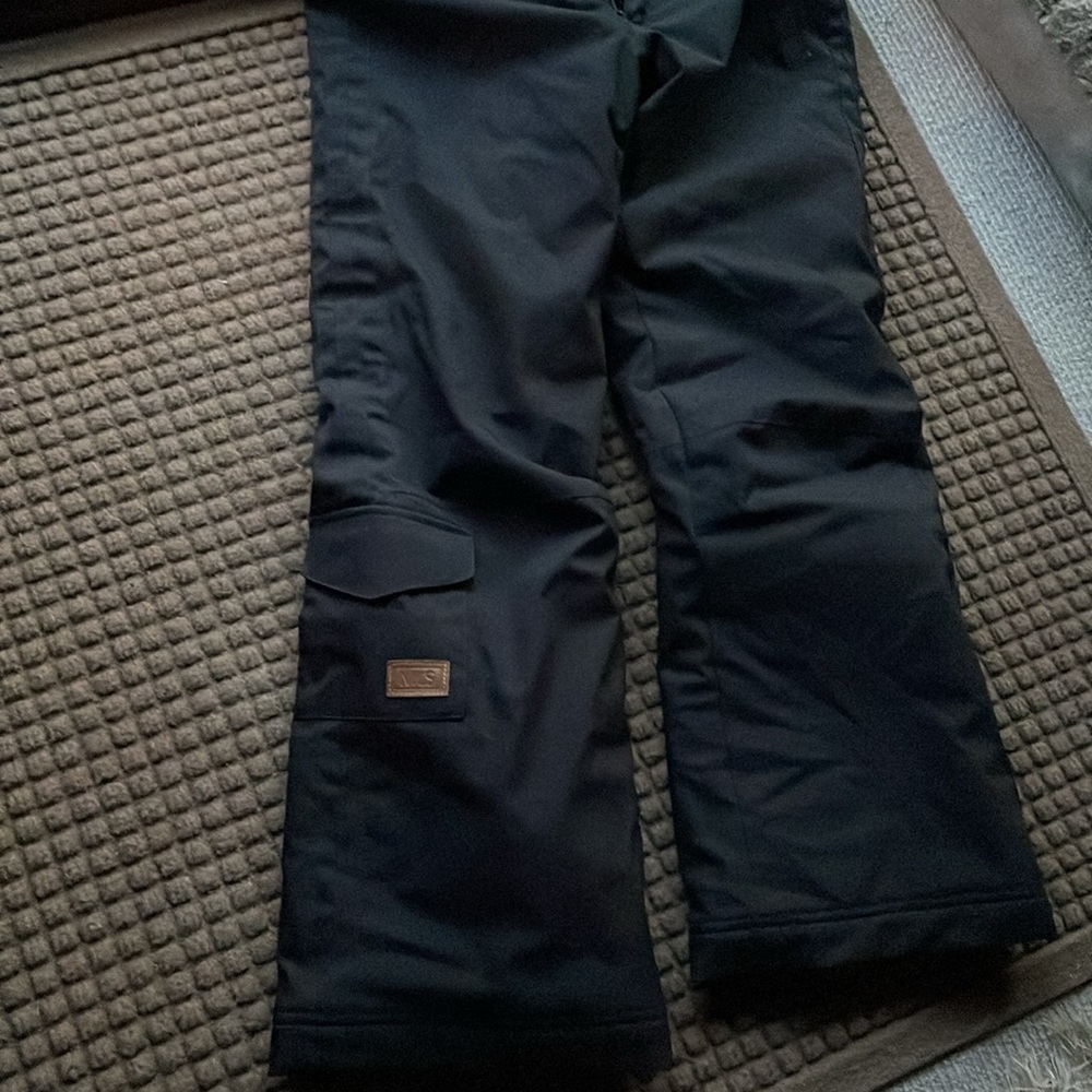 Nils woman’s black ski pants size 2P. Thermolite.